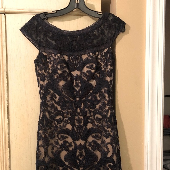TADASHI SHOJI Lace Gown / Navy - Picture 1 of 15